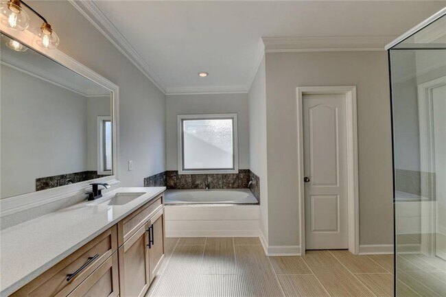 Building Photo - 4032 Ridge Grove Way