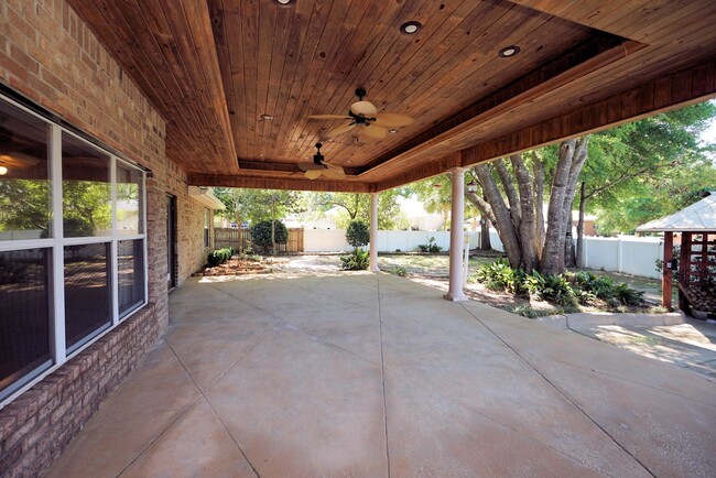 Building Photo - Silver Oaks Community