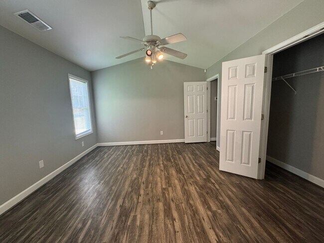 Building Photo - 124 Crestwood Dr