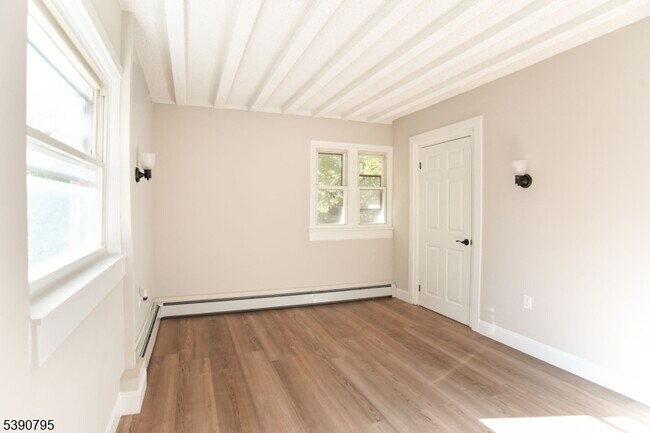 Building Photo - 285 Orchard Terrace