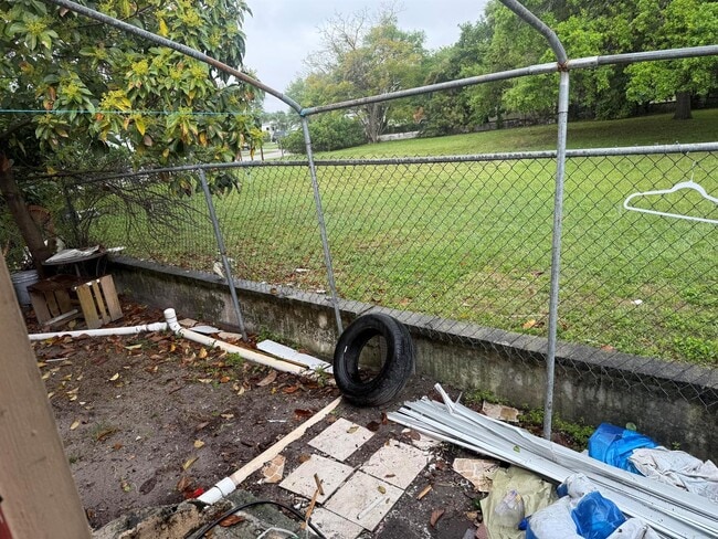 Building Photo - 6019 Hayes St