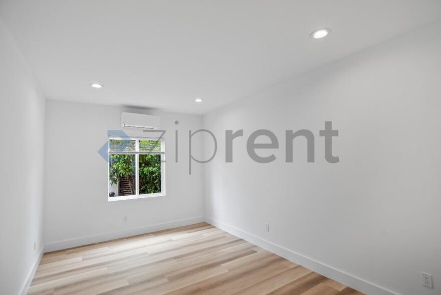 Building Photo - 1026 43rd St