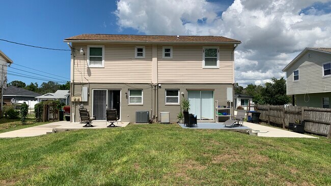 Building Photo - 2138 19th Ave SW
