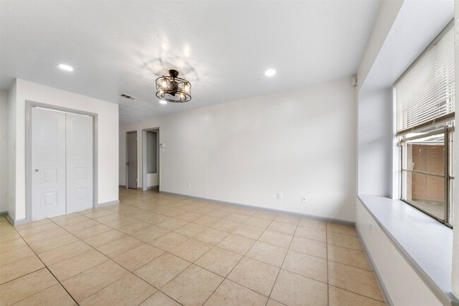 Building Photo - 6827 Chasewood Dr