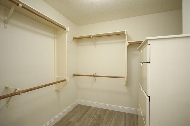 Building Photo - 98 N Cochrans Green Cir