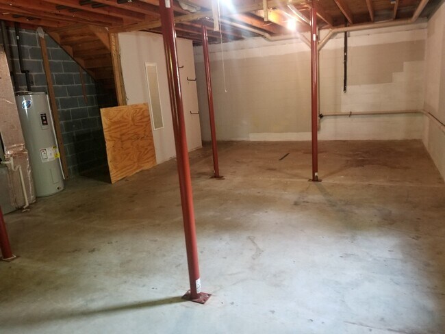 Building Photo - 137 Quince Ln