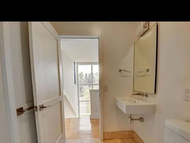 Building Photo - Contemporary Townhome Steps from Jefferson Park & LoHi!!