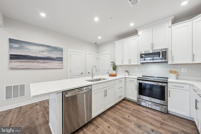 Building Photo - 44603 Wolfhound Sq