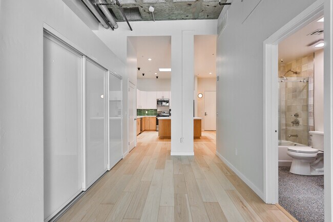 Building Photo - 3211 Fifth Ave