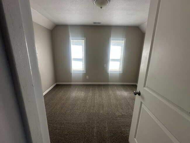 Building Photo - Spacious 4-Bedroom Home Near Northtown Mall