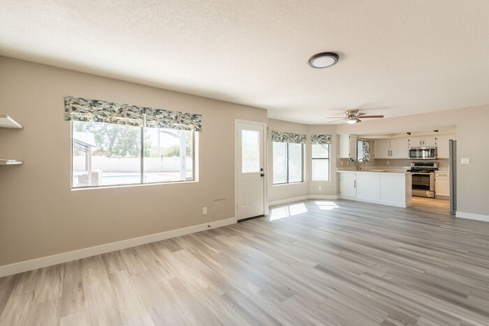 Building Photo - 5416 E Glencove St