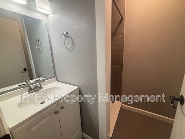 Building Photo - 2706 Graduate Ct