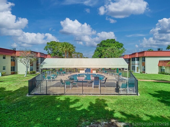 Building Photo - 12021 W Greenway Dr