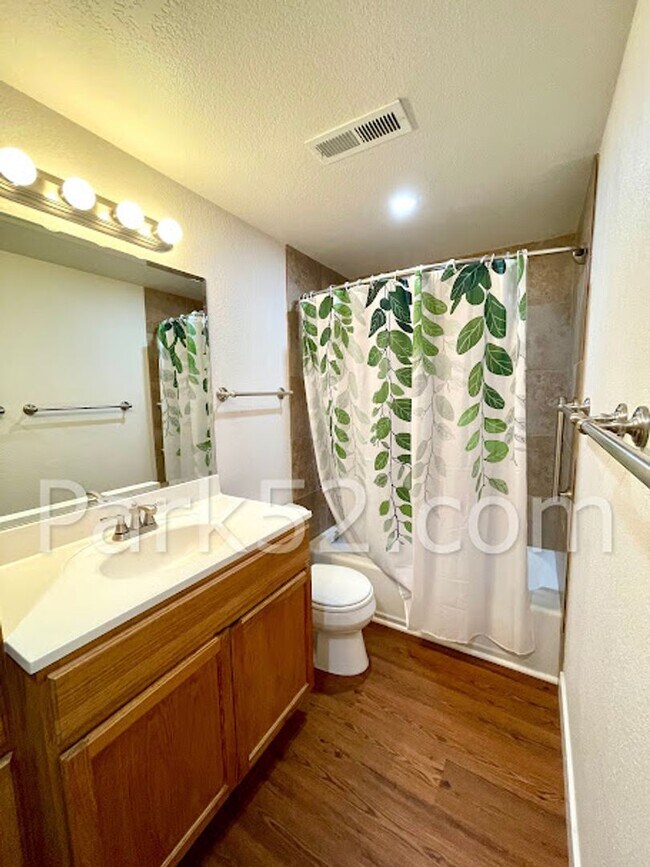 Building Photo - 1/2 Off First Full Month! 4 Bedroom Single...