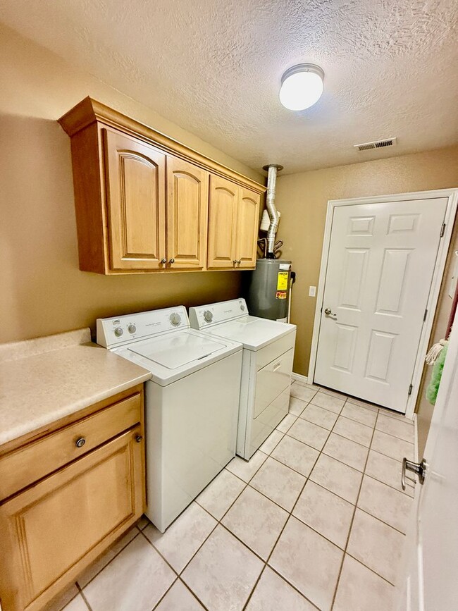 Building Photo - Adorable Home is Mirage Estates at Southgate