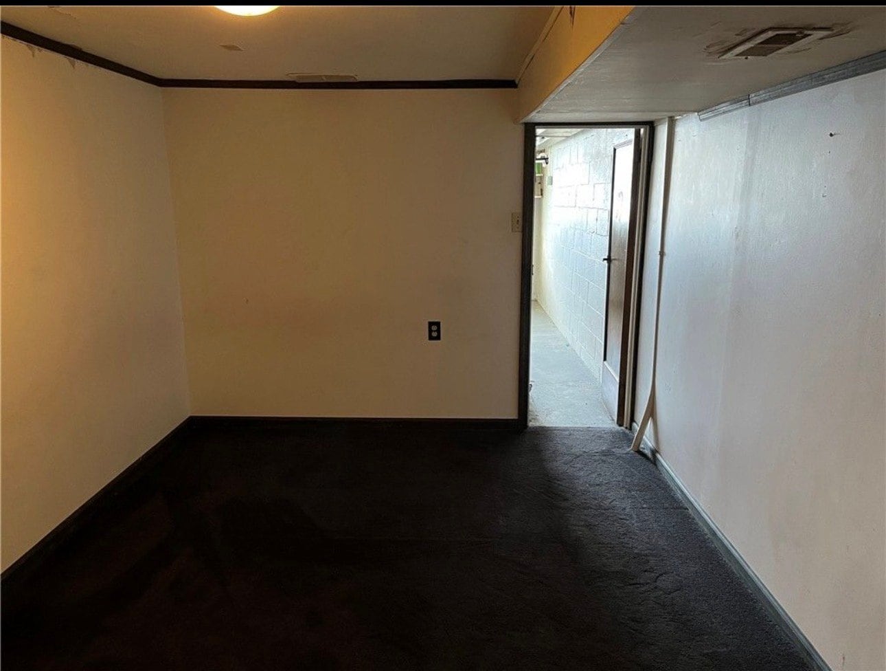 Building Photo - 135 Greenbriar Dr