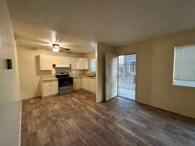 Building Photo - 420 Lee St