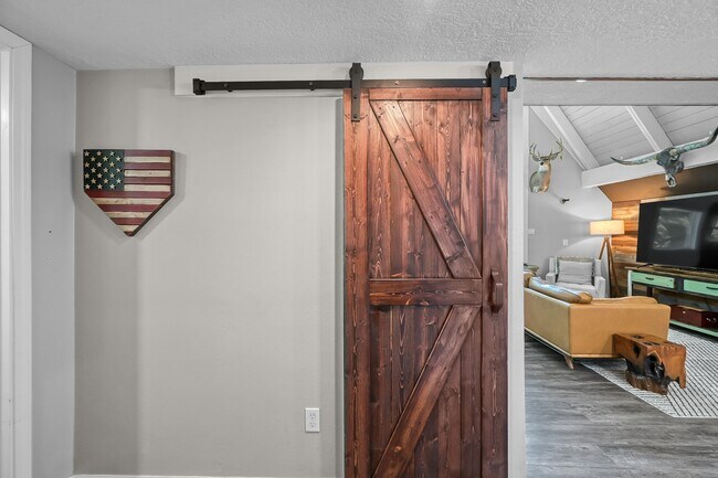 Building Photo - 446 Fantasy Ln