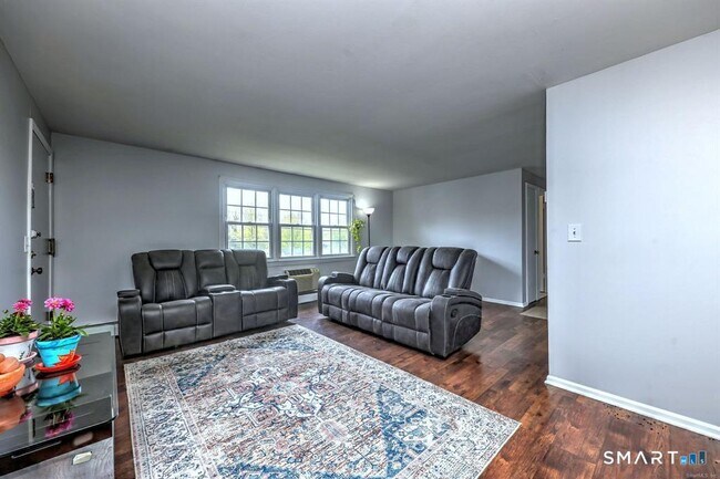 Building Photo - 1254 Farmington Ave
