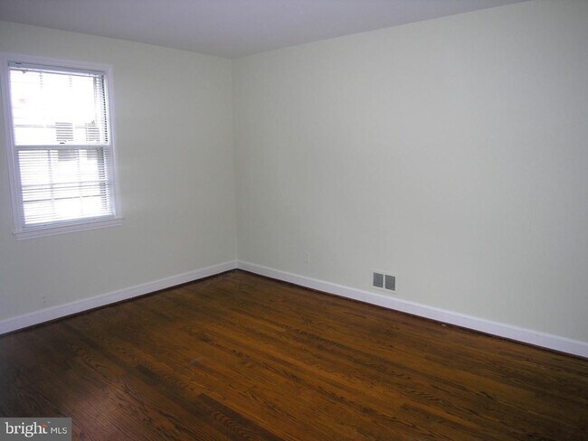 Building Photo - 5507 Chesterbrook Rd