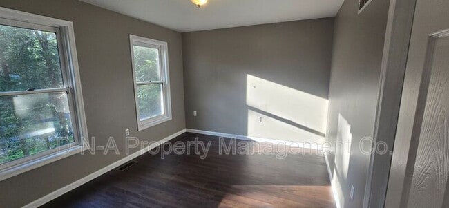 Building Photo - 412 Lakeside Dr