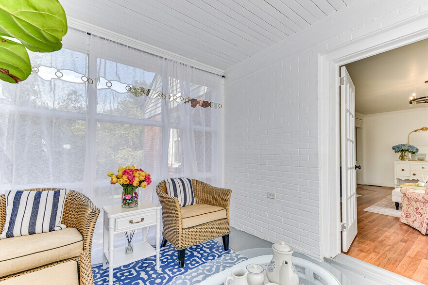 Building Photo - 2701 Oakland Ave