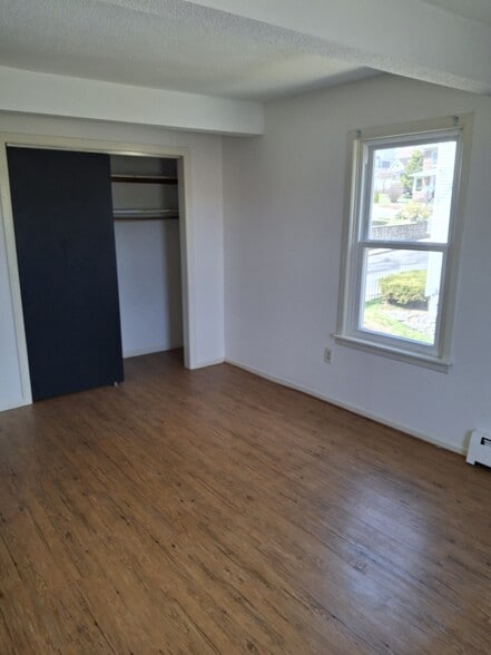 Building Photo - 22 Gold St