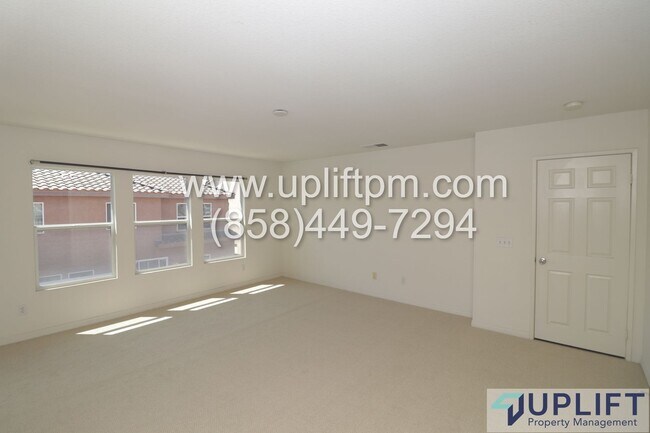 Building Photo - 4 bedroom 2.5 bathroom home in Chula Vista...