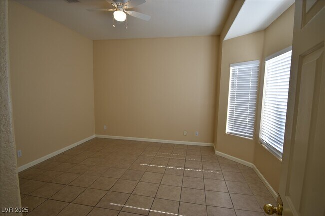 Building Photo - 1691 Home Ct