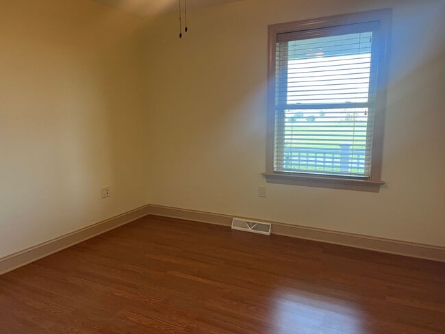 Building Photo - Now Leasing – Beautiful Well Maintained 3-...