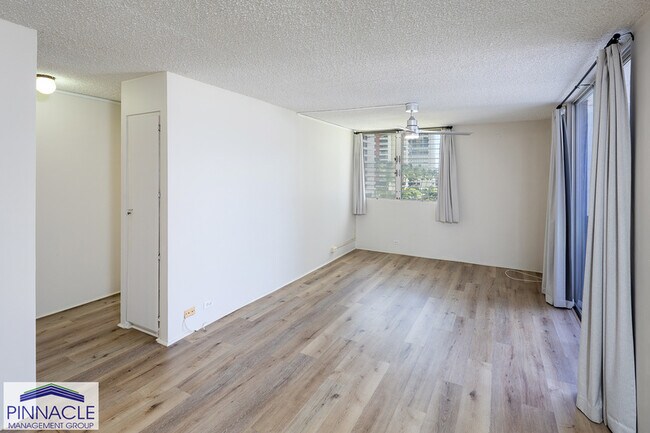Building Photo - 2637 Kuilei St