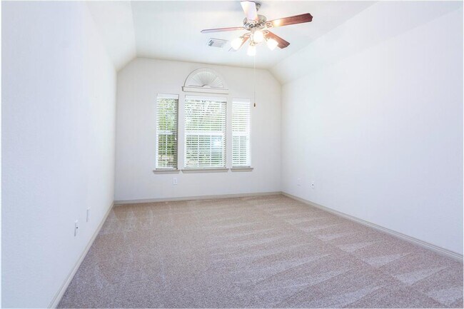 Building Photo - 62 S Longsford Cir