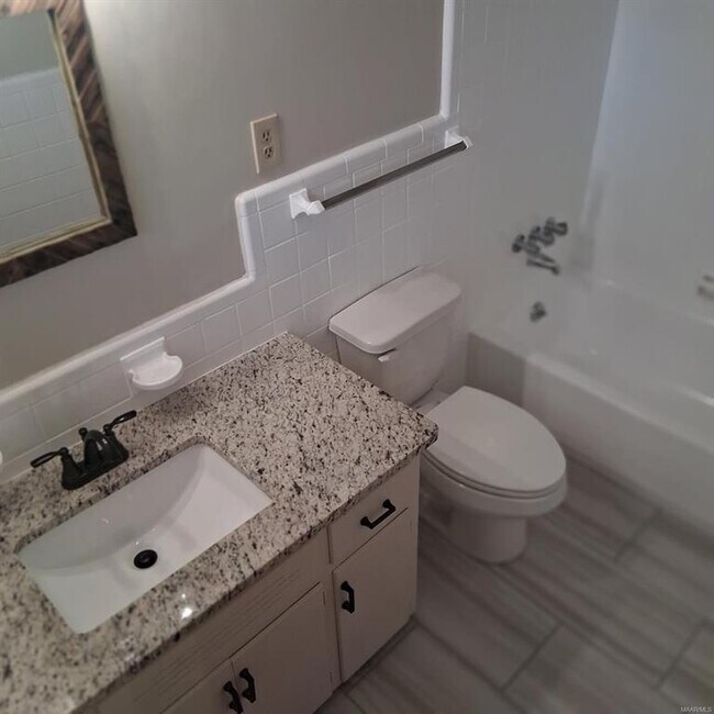 Building Photo - 3733 Royal Crest Dr