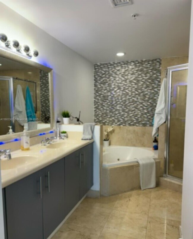 Building Photo - 7900 Harbor Island Dr
