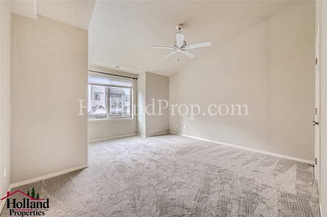 Building Photo - Spacious Townhome with A/C, Gas Fireplace & Water/Sewer Included!