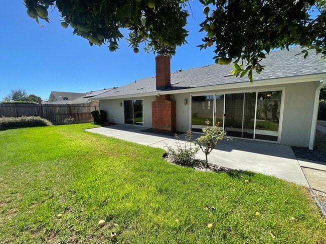 Building Photo - Recently Remodeled 4 Bedroom 2 Bath Single...