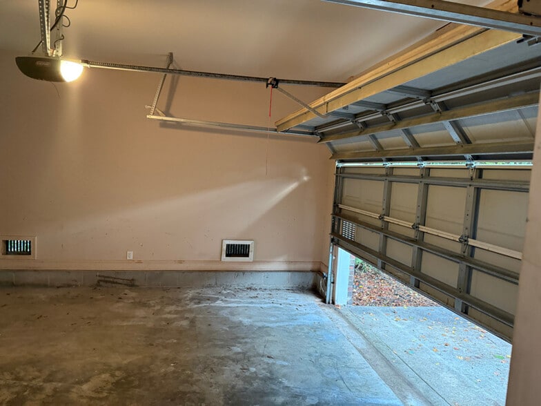 Building Photo - 2948 Magnolia Ct