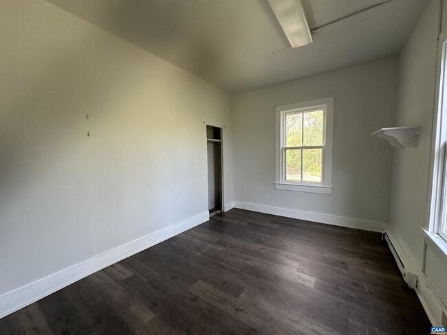 Building Photo - 4633 Garth Rd