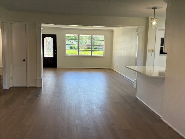 Building Photo - 10410 Barwood Dr