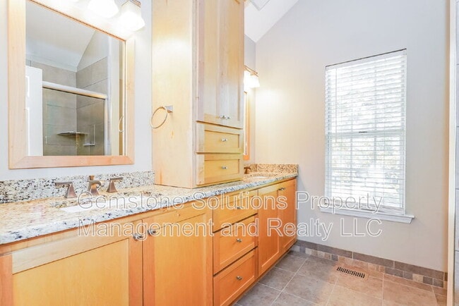 Building Photo - 306 Crooked Oak Ct