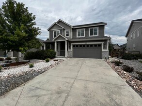 Building Photo - Spacious 5 Bed 3.5 Bath with Modern Upgrades!