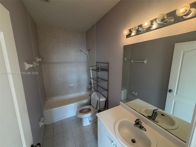 Building Photo - 1543 SE 25th St