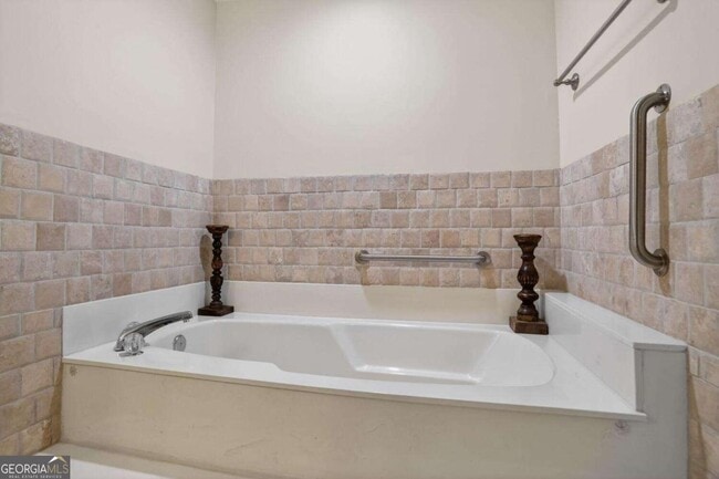 Building Photo - 27207 Plantation Dr NE