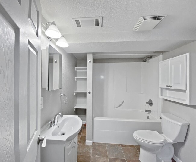 Building Photo - 3338 Library Ln