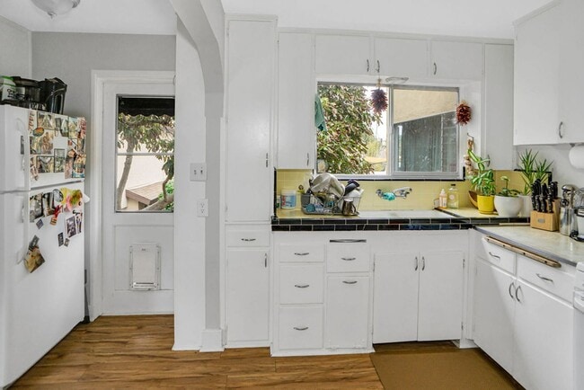 Building Photo - Adorable cottage in Ocean Beach!