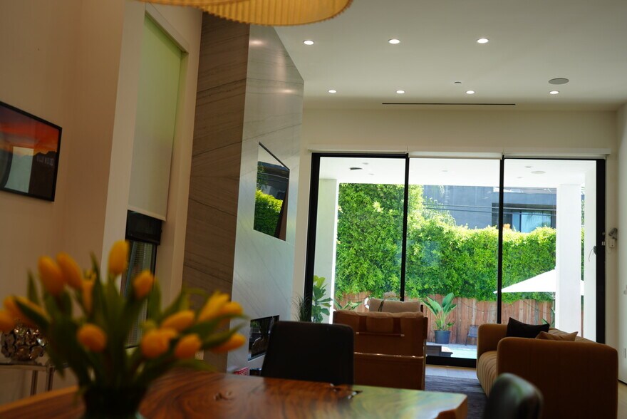 Building Photo - 738 N Sierra Bonita Ave