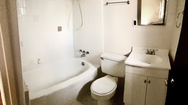 Building Photo - 125 Clubhouse Dr SW