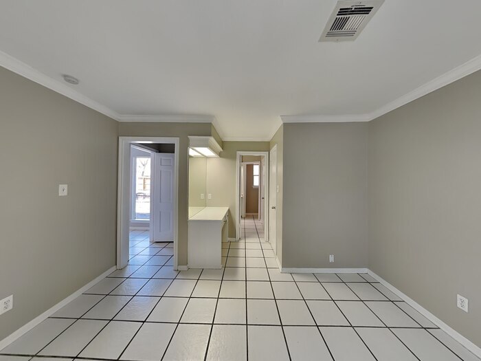 Building Photo - 1906 Tucumcari Dr