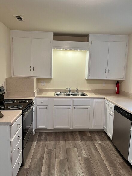 Building Photo - 165 Hiawassee Ave