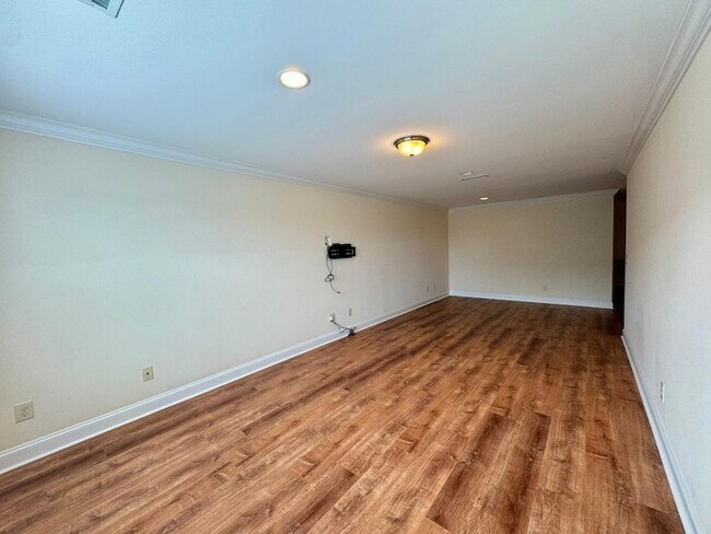 Building Photo - 563 Balsam Fir Dr